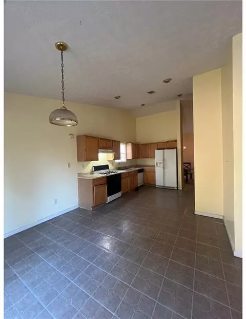 1011 Riverclift Dr, Covington, GA 30016 photo 4