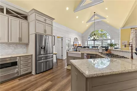 Kitchen - 137 Pine Bluff Trl, Jackson, GA 30233 photo 4 of 11