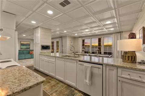 Kitchen - 137 Pine Bluff Trl, Jackson, GA 30233 photo 11 of 11
