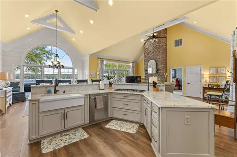 Kitchen - 137 Pine Bluff Trl, Jackson, GA 30233 photo 2 of 11