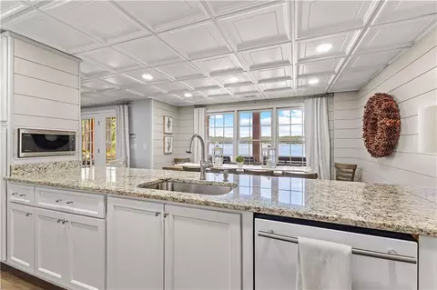 Kitchen - 137 Pine Bluff Trl, Jackson, GA 30233 photo 9 of 11
