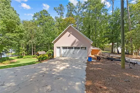 Exterior - 137 Pine Bluff Trl, Jackson, GA 30233 photo 6 of 16