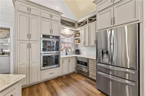 Kitchen - 137 Pine Bluff Trl, Jackson, GA 30233 photo 5 of 11