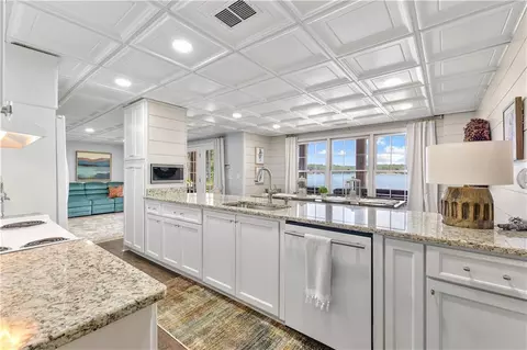Kitchen - 137 Pine Bluff Trl, Jackson, GA 30233 photo 7 of 11