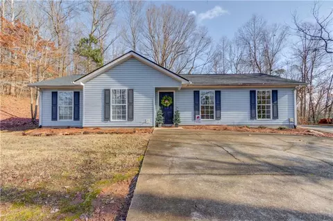 6812 Summit View Dr, Flowery Branch, GA 30542