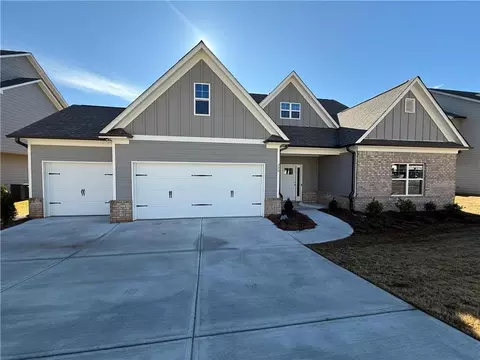 200 Cherokee Rose Ln, Hoschton, GA 30548