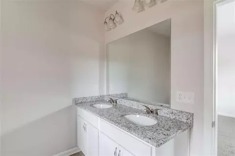 Bath - 1484 Daniel Rd, Demorest, GA 30535 photo 1 of 2