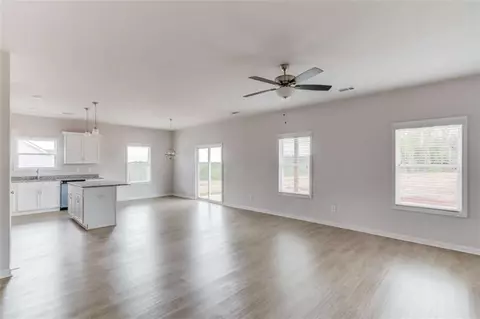 Living - 1484 Daniel Rd, Demorest, GA 30535 photo 2 of 7