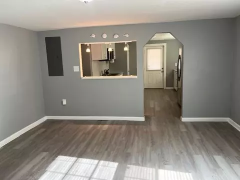 Living - 170 S River Dr, Jackson, GA 30233 photo 2 of 4