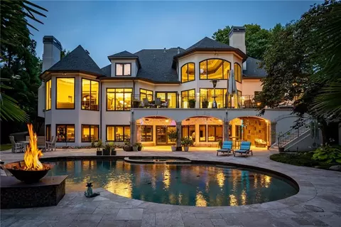 6092 Carlisle Ln, Alpharetta, GA 30022