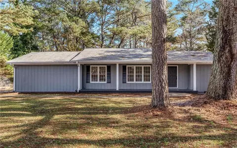 9220 Bayou Ln, Jonesboro, GA 30238