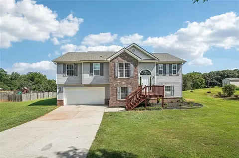 809 Brandon Dr, Winder, GA 30680