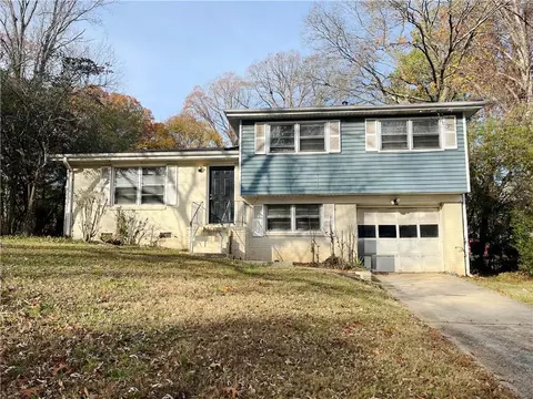 422 Windsor Dr, Forest Park, GA 30297