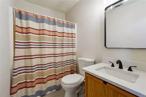 Bath - 5862 Homestead Cir, Rex, GA 30273 photo 1 of 4
