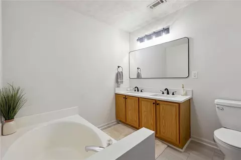 Bath - 5862 Homestead Cir, Rex, GA 30273 photo 3 of 4