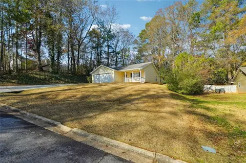 Exterior - 5862 Homestead Cir, Rex, GA 30273 photo 2 of 5