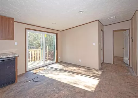 Living - 122 Howard Rd, Toccoa, GA 30577 photo 2 of 4