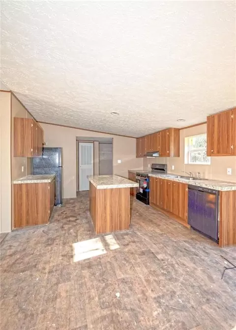 Kitchen - 122 Howard Rd, Toccoa, GA 30577 photo 1 of 1