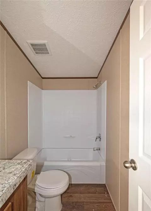 Bath - 122 Howard Rd, Toccoa, GA 30577 photo 3 of 4