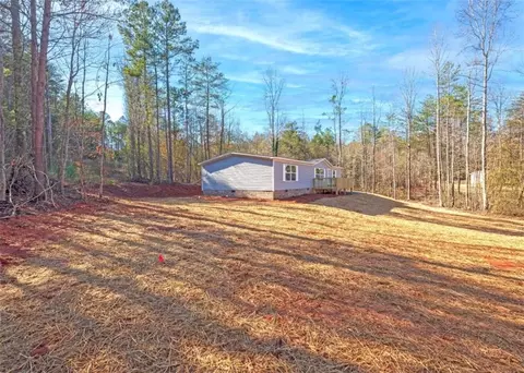 Exterior - 122 Howard Rd, Toccoa, GA 30577 photo 1 of 2
