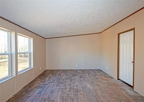 Living - 122 Howard Rd, Toccoa, GA 30577 photo 3 of 4