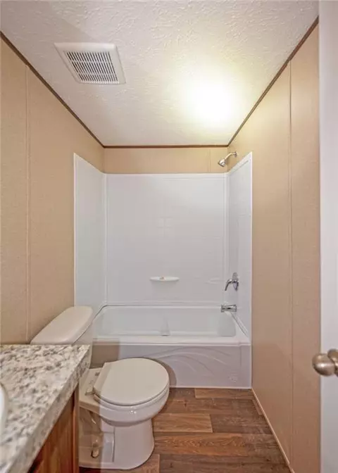 Bath - 130 Howard Rd, Toccoa, GA 30577 photo 1 of 4