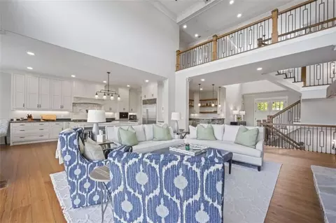 Living - 61 Lookout, Toccoa, GA 30577 photo 2 of 5