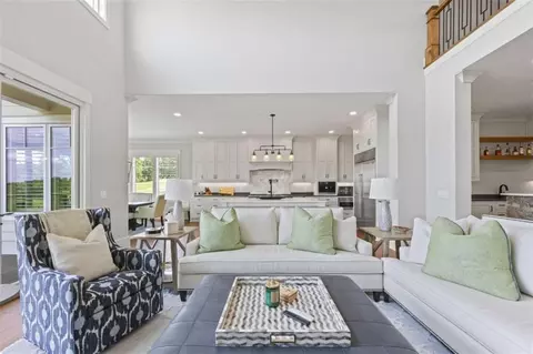 Living - 61 Lookout, Toccoa, GA 30577 photo 1 of 5
