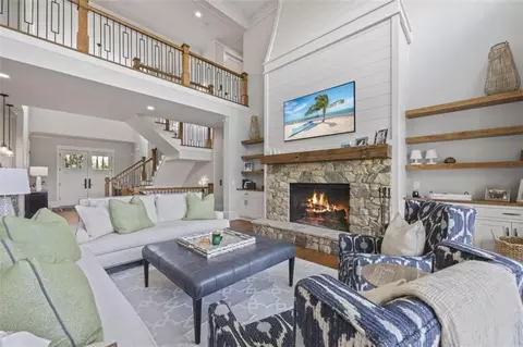 Living - 61 Lookout, Toccoa, GA 30577 photo 3 of 5