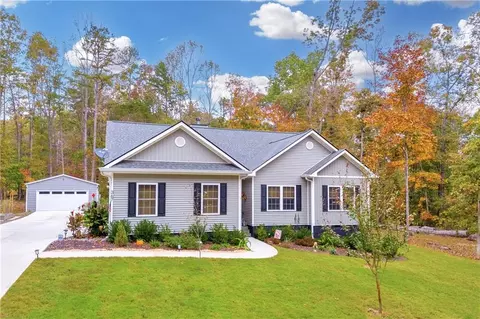 367 Lake Place Dr, Lavonia, GA 30553