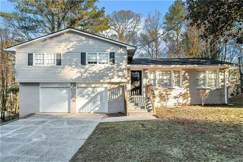 820 San Miguel Dr, Stone Mountain, GA 30083