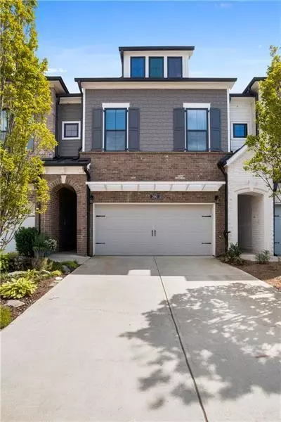 290 Walker Ave, Roswell, GA 30076