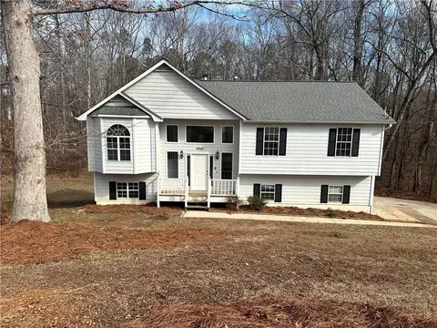 4201 Sturbridge Dr, Douglasville, GA 30135