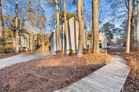 9566 Lakeview Ct, Douglasville, GA 30135