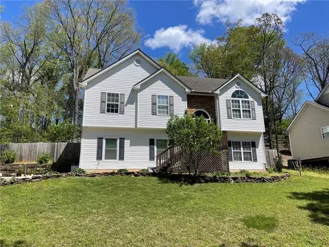 690 Maggie Mae Ln, Lawrenceville, GA 30045