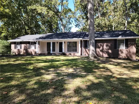 1076 Oak Grove Cir, Lawrenceville, GA 30043