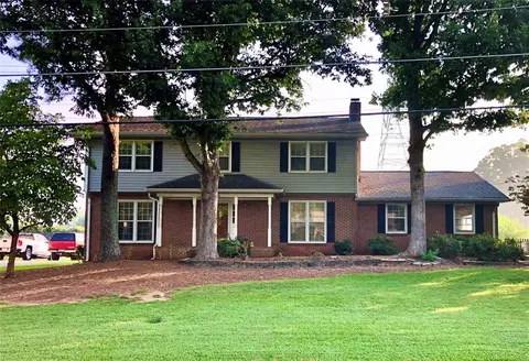 2504 Kingsglen Ct, Dunwoody, GA 30360