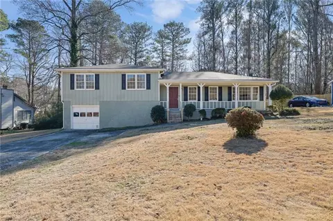 1216 Pine Creek Dr, Woodstock, GA 30188