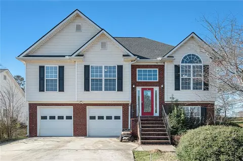 121 Woodberry Dr SE, Calhoun, GA 30701