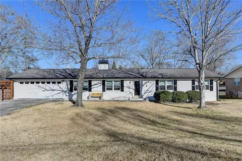 35 Stonehedge Dr, Buford, GA 30518