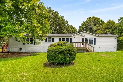201 Cloud Dr, Locust Grove, GA 30248