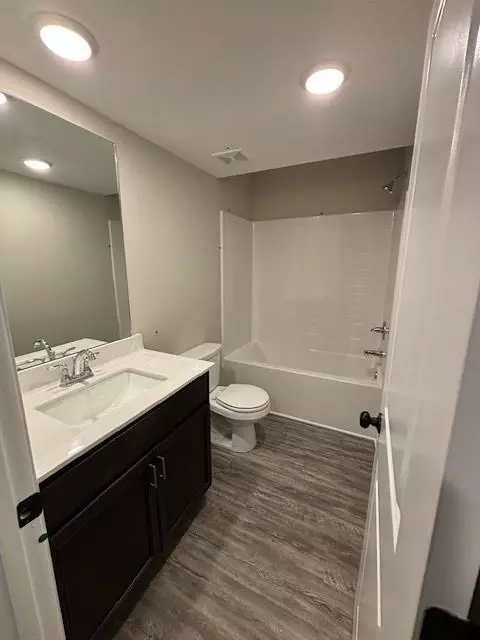 Bath - 1346 Lucan Ln #WC2.27, Lawrenceville, GA 30043 photo 6 of 6