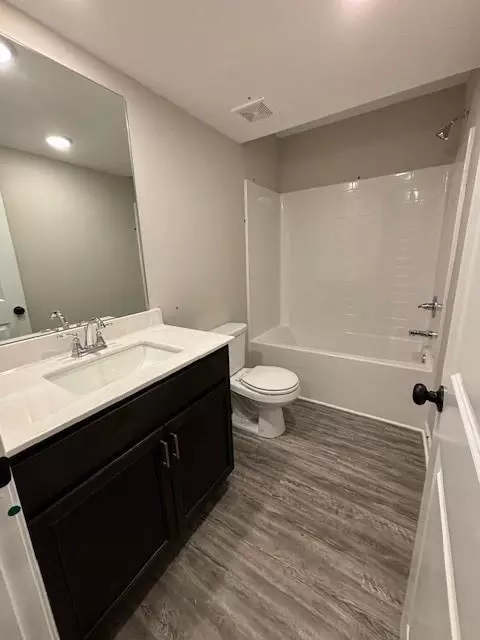 Bath - 1346 Lucan Ln #WC2.27, Lawrenceville, GA 30043 photo 5 of 6