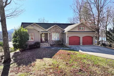 2135 Mockingbird Ln, Hiawassee, GA 30546