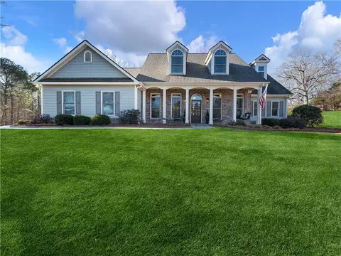 4248 Hog Mountain Rd, Hoschton, GA 30548