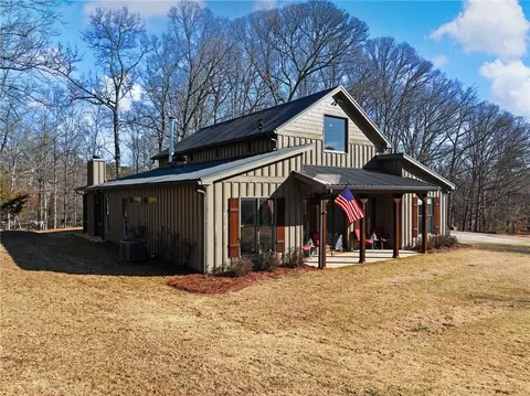 4258 Hog Mountain Rd, Hoschton, GA 30548