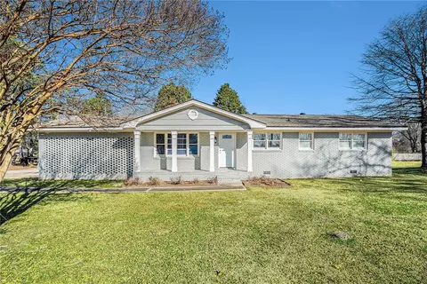 53 East Ave, Winder, GA 30680