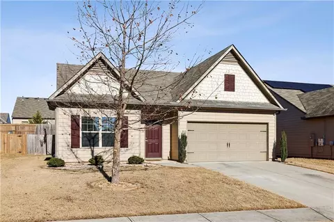 1061 Walnut Creek Cir, Pendergrass, GA 30567