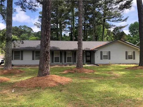 35 Fairfield Dr, Ellenwood, GA 30294