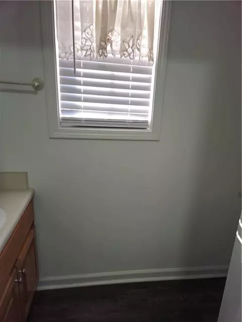 Bath - 95 Jenna Ln, Covington, GA 30016 photo 6 of 7